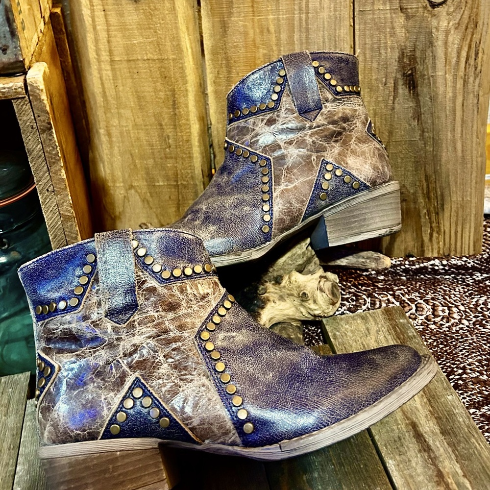 Women’s leather boots